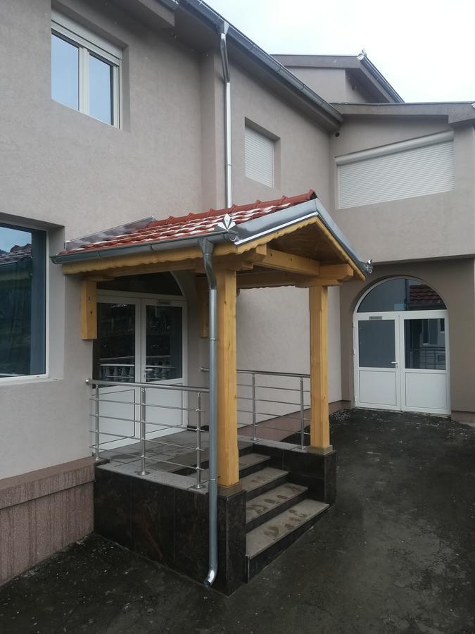 Karavan 123 Raška Buitenkant foto