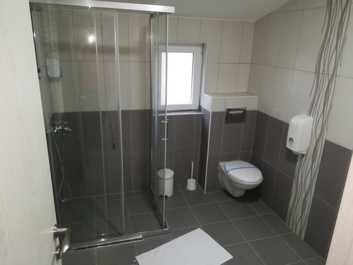 Karavan 123 Raška Buitenkant foto