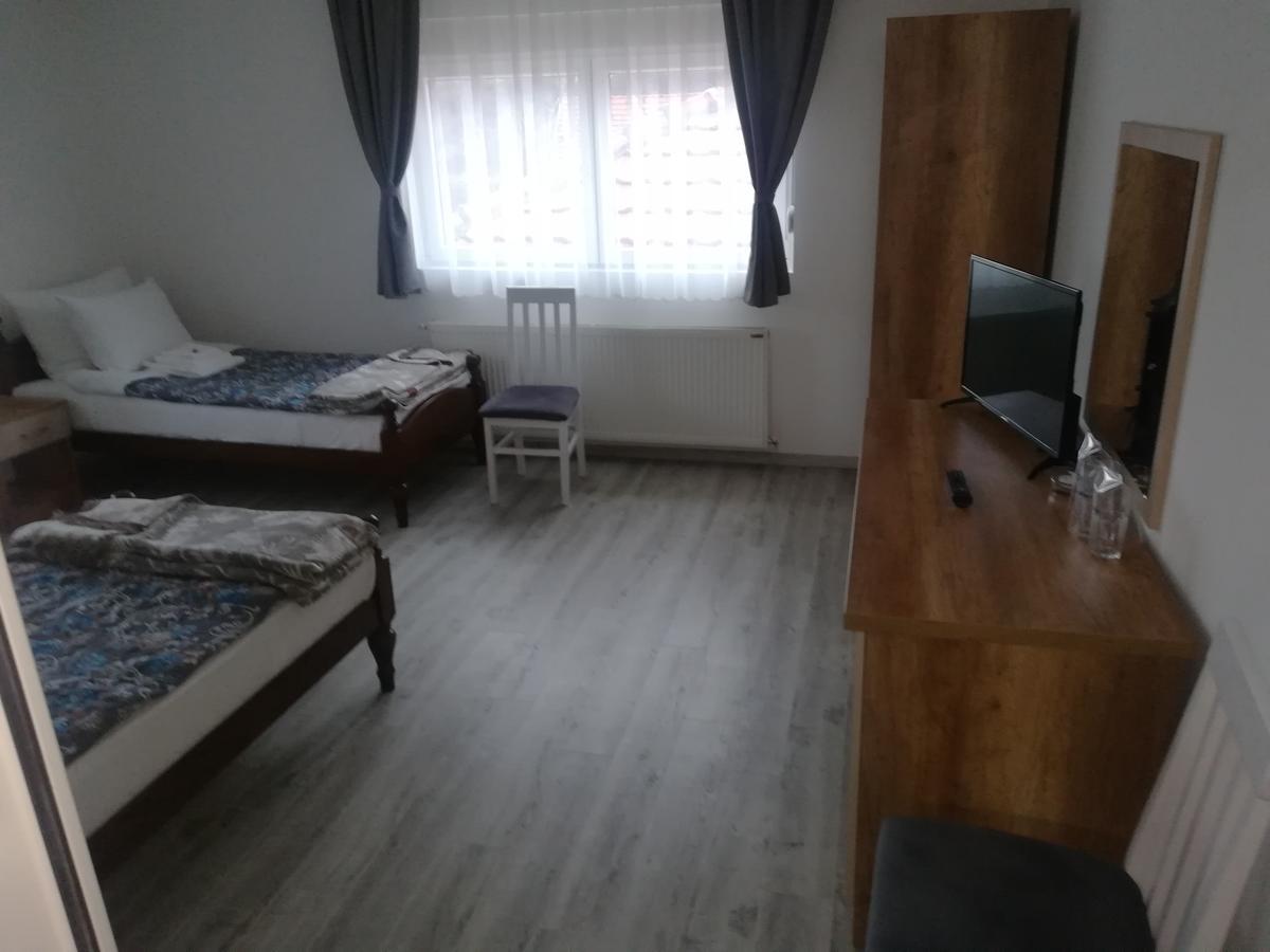 Karavan 123 Raška Buitenkant foto