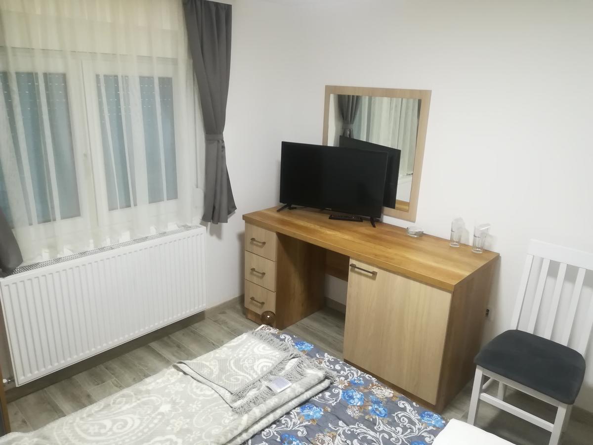 Karavan 123 Raška Buitenkant foto