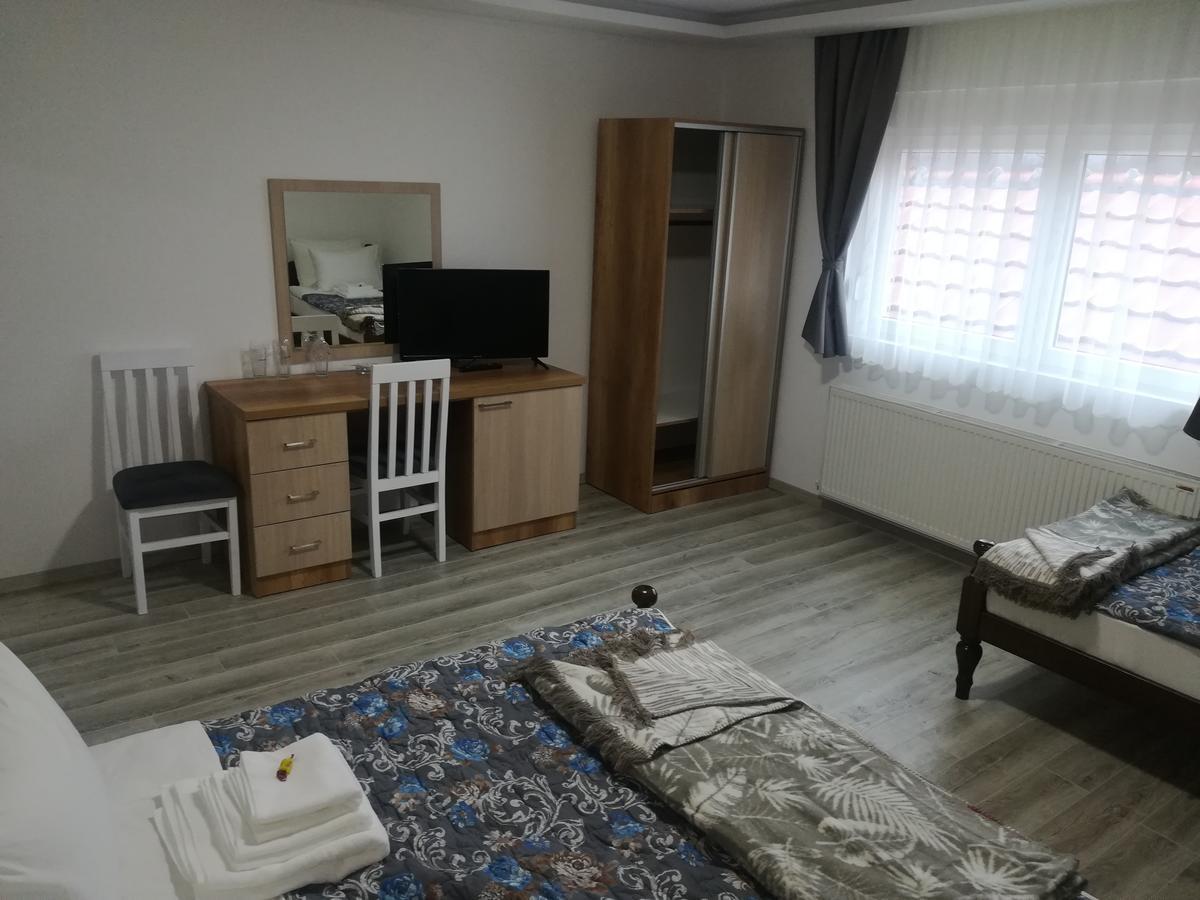 Karavan 123 Raška Buitenkant foto