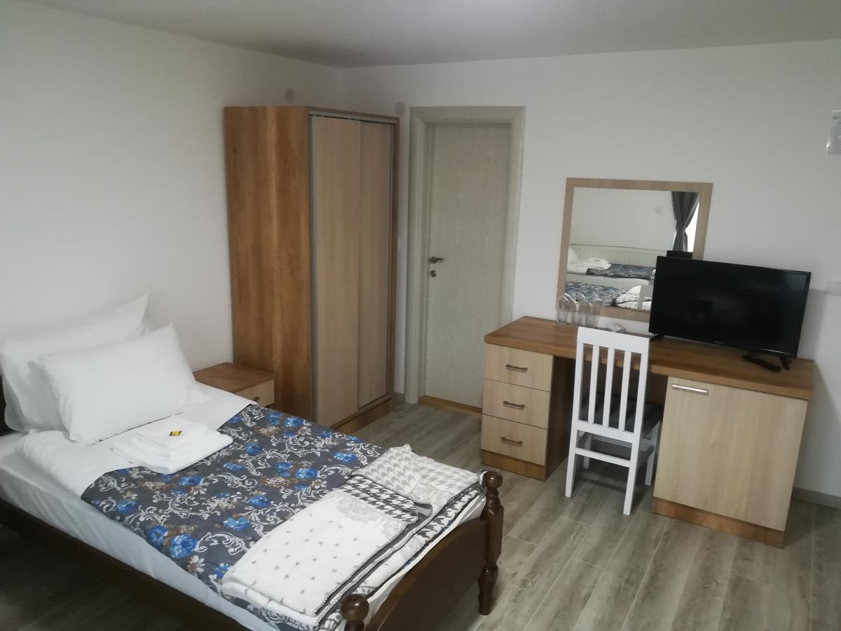 Karavan 123 Raška Buitenkant foto