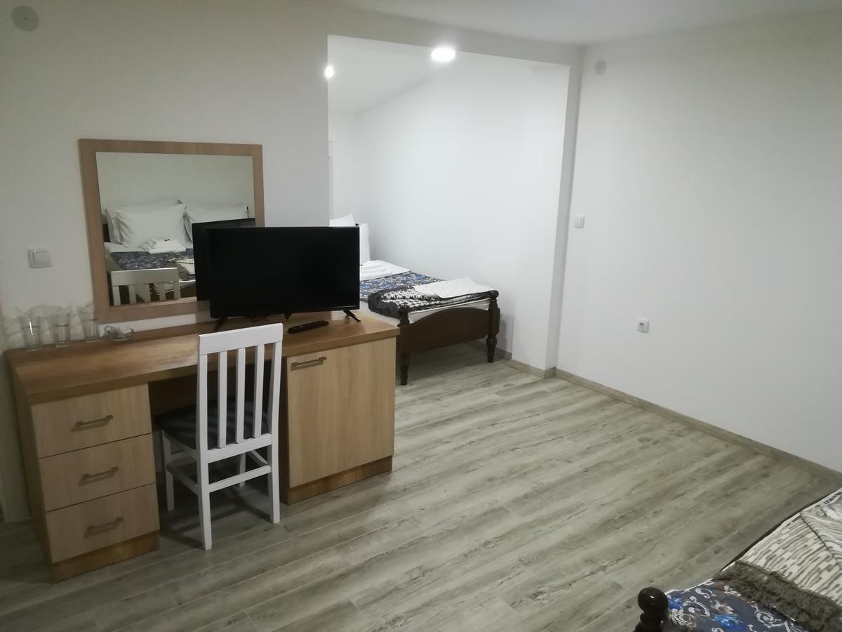Karavan 123 Raška Buitenkant foto