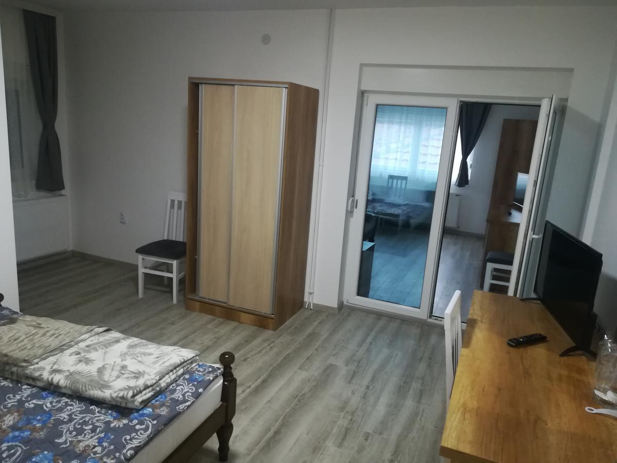 Karavan 123 Raška Buitenkant foto