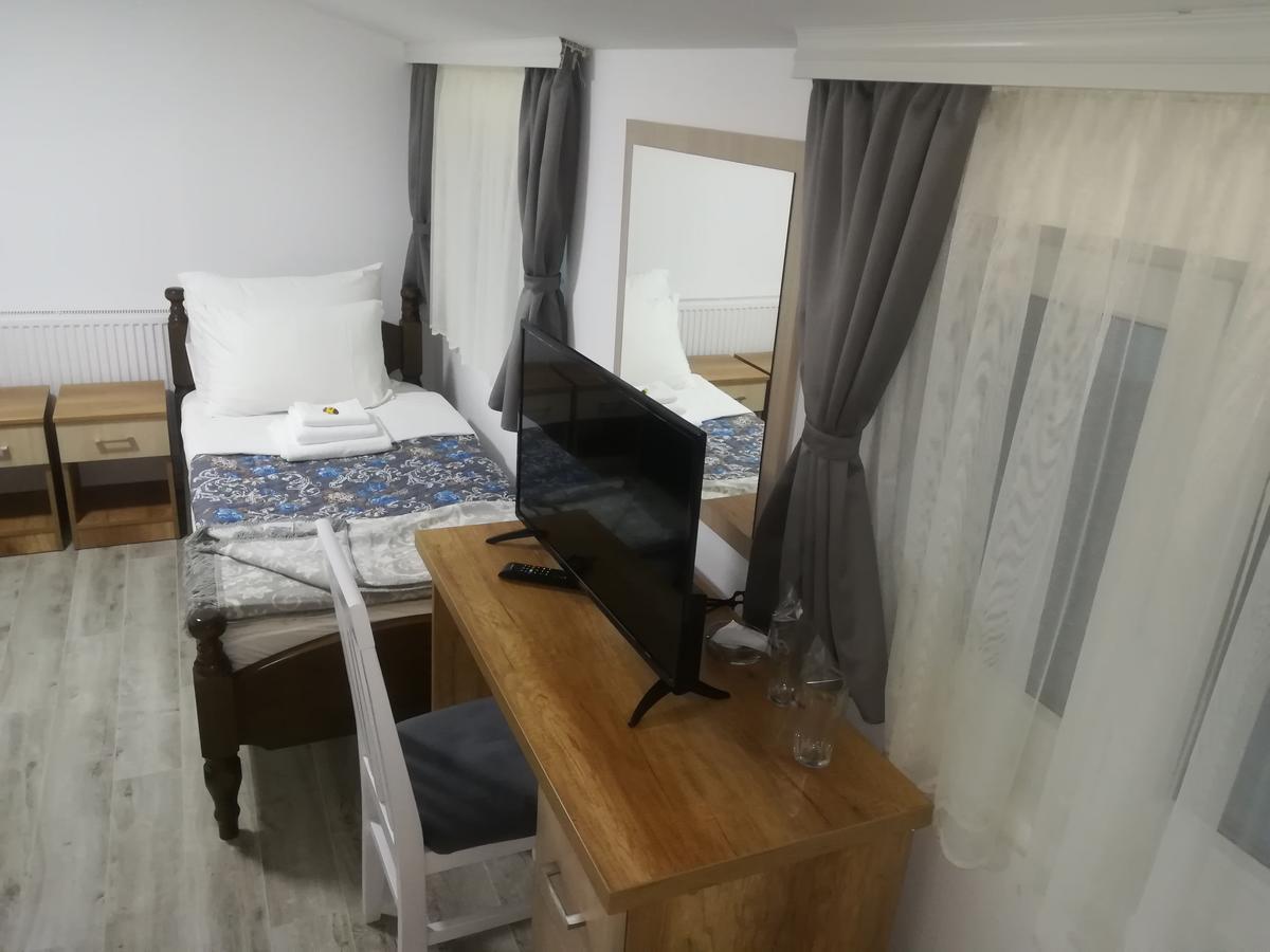 Karavan 123 Raška Buitenkant foto