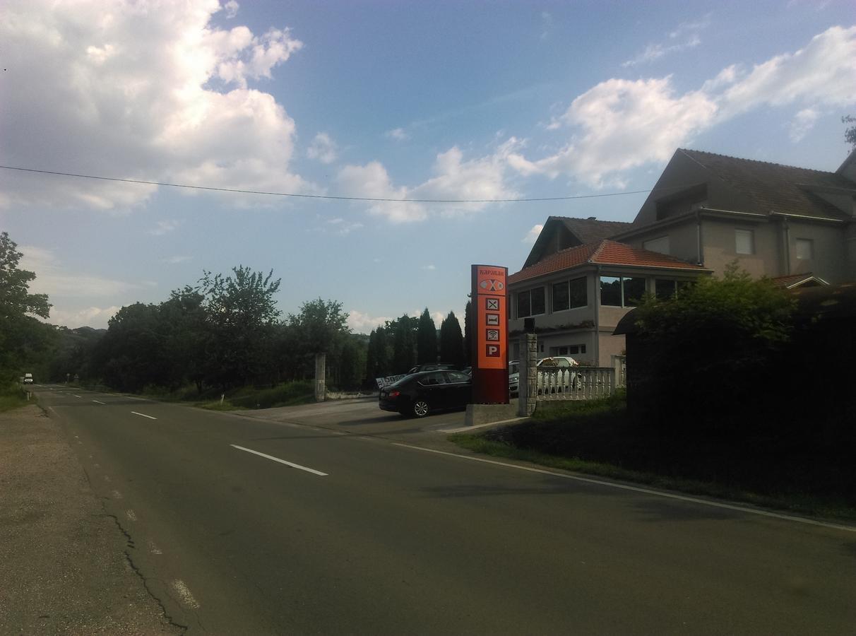 Karavan 123 Raška Buitenkant foto